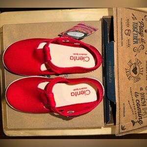 Cienta Mary Jane shoes. Red. NIB
